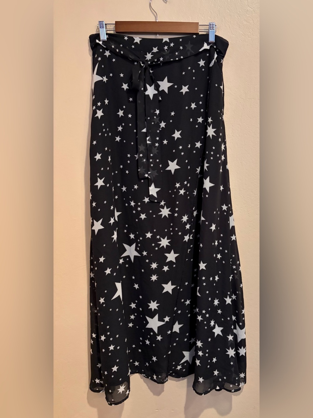 HAODUOYI Black Flowy Maxi Skirt w/ White Stars All Over, Front Slit, Sash Waist
